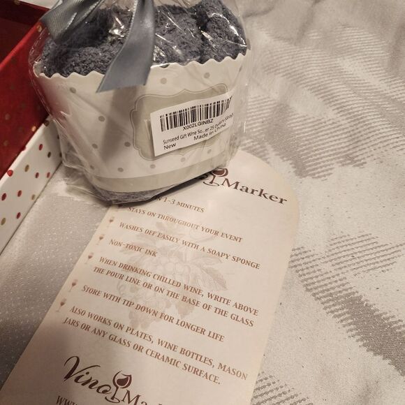 Wine Accessory Kit. Pens, 5 stoppers, towel. NEW. Perfect gift or accessory!‎ - Picture 7 of 7